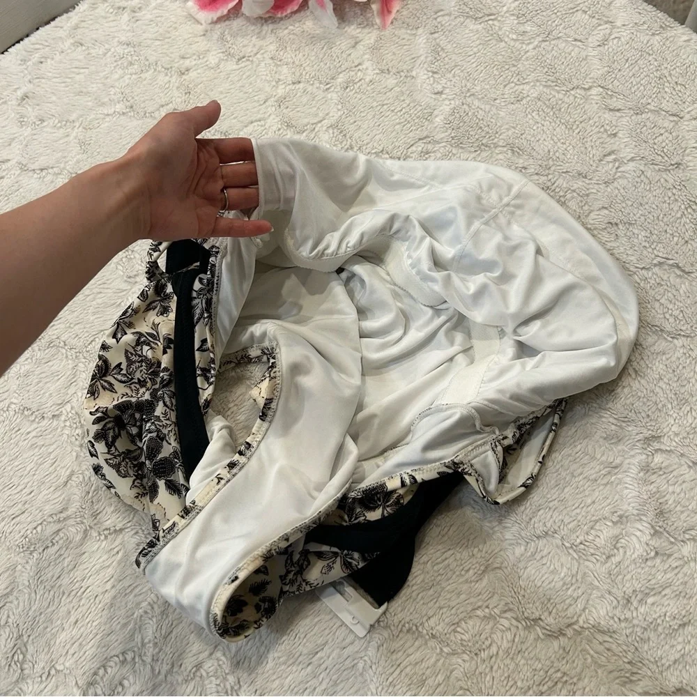 Old Navy - Belted Ivory & Black Floral High Neck One Piece Swimsuit - XXL - Picture 9 of 11